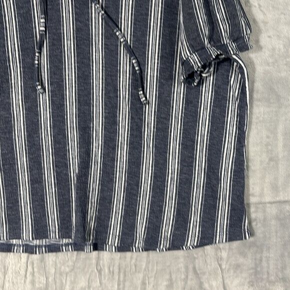 Como Black Blue White Peasant Criss Cross Stretch Flowy Top Size 1X - Picture 5 of 9